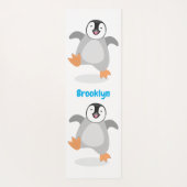 Cute happy emperor pinguin chick cartoon yogamat (Achterkant)