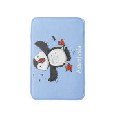 Cute happy fly puffin blue cartoon illustratie badmat (Voorkant Verticaal)