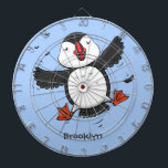 Cute happy fly puffin blue cartoon illustratie dartbord<br><div class="desc">Dit ontwerp bevat een schattige,  gelukkige puffin in de schattige stijl van de illustratie van de cartoon. Veel plezier!</div>