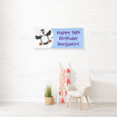 Cute happy fly puffin blue cartoon illustratie spandoek (Insitu)