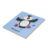 Cute happy fly puffin blue cartoon illustratie tegeltje (Zijkant)
