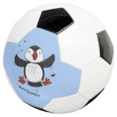 Cute happy fly puffin blue cartoon illustratie voetbal (Drie kwart)