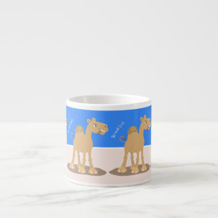 Cute happy glimlach camel cartoon illustratie espresso kop