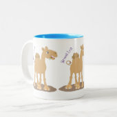 Cute happy glimlach camel cartoon illustratie tweekleurige koffiemok (Voorkant links)