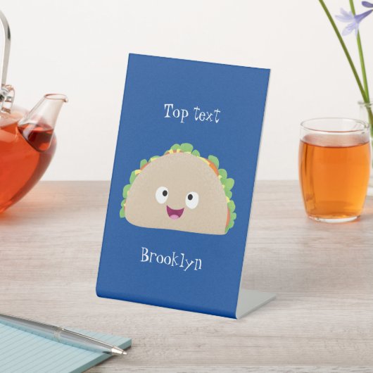 Cute happy glimlach taco cartoon illustratie reclamebord met voetstuk (Insitu)