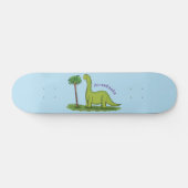 Cute happy green brontosaurus dinosaur cartoon persoonlijk skateboard (Horizontaal)