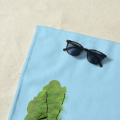 Cute happy green brontosaurus dinosaur cartoon strandlaken (In situ)