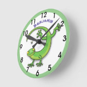 Cute happy green gecko lizard cartoon ronde klok (Hoek)