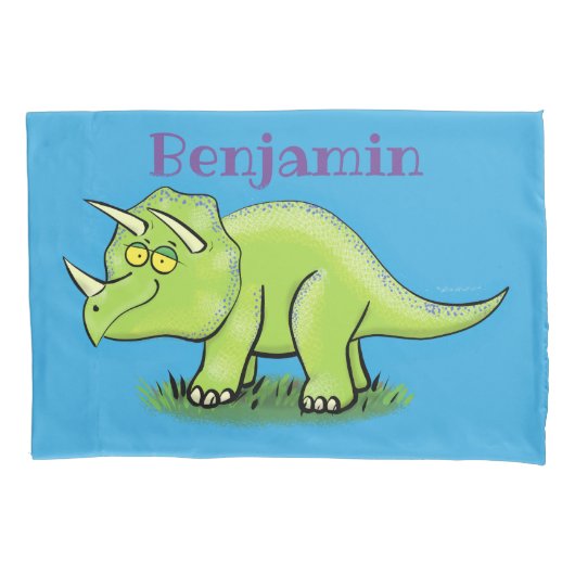 Cute happy green triceratops dinosaur cartoon kussensloop (Voorkant)