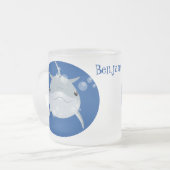 Cute happy kawaii dolphin cartoon matglas koffiemok (Voorkant links)