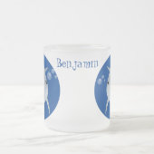 Cute happy kawaii dolphin cartoon matglas koffiemok (Center)