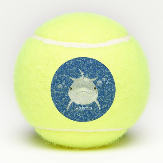 Cute happy kawaii dolphin cartoon tennisballen (Achterkant)