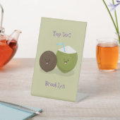 Cute happy kawaii kosnots cartoon illustratie reclamebord met voetstuk (Insitu)