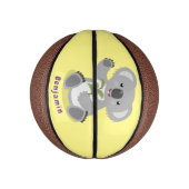 Cute happy koala waving cartoon illustratie basketbal (Verticaal)