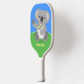 Cute happy koala waving cartoon illustratie pickleball paddle (Links)