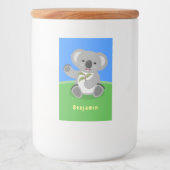 Cute happy koala waving cartoon illustratie voedselcontainer etiket (Voorkant)