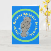 Cute happy manatee cartoon illustratie kaart (Gele Bloem)