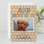 Cute Happy Mothers Day Wish with Dog Photo Feestdagenkaart<br><div class="desc">Eenduidig,  klassiek,  schattig en kleurrijk wenskaart van Happy Moederdag. Met ruimte om aan te passen of te personaliseren met uw familiehond,  kat of andere huisdierfoto en naam van uw keuze. Op een leuk wit poka-punctiepatroon op een bruine Kraft-papiertextuur die op de achtergrond lijkt.</div>