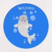 Cute happy narwhal bubbles cartoon illustratie labels (Design 1)