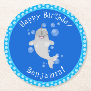 Cute happy narwhal bubbles cartoon illustratie ronde kartonnen onderzetter