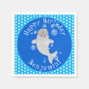 Cute happy narwhal bubbles cartoon illustratie servet