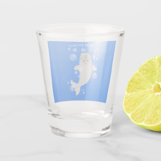 Cute happy narwhal bubbles cartoon illustratie shot glas (Achterkant)