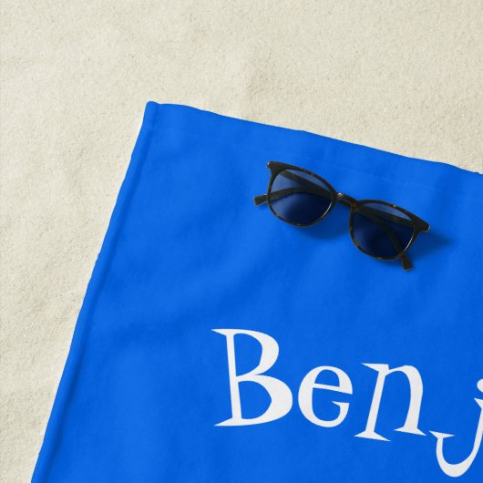 Cute happy narwhal bubbles cartoon illustratie strandlaken (In situ)