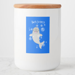 Cute happy narwhal bubbles cartoon illustratie voedselcontainer etiket