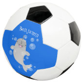 Cute happy narwhal bubbles cartoon illustratie voetbal (Drie kwart)