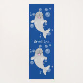 Cute happy narwhal bubbles cartoon illustratie yogamat (Achterkant)