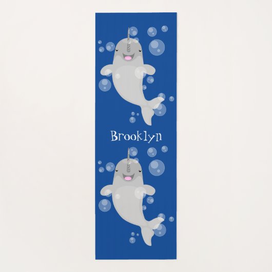 Cute happy narwhal bubbles cartoon illustratie yogamat (Achterkant)