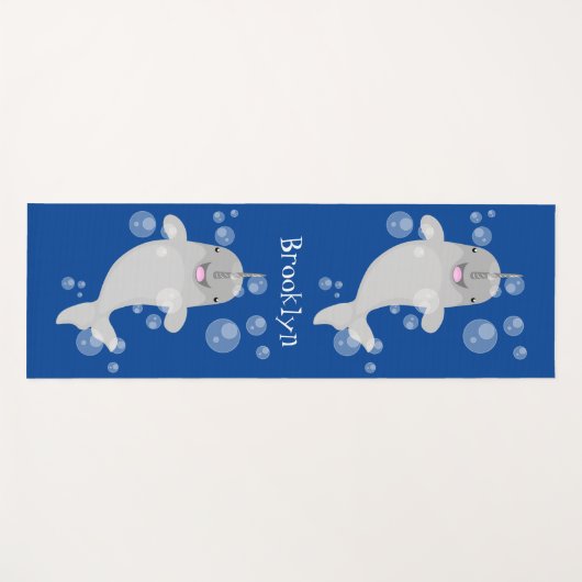 Cute happy narwhal bubbles cartoon illustratie yogamat (Voorkant (horizontaal))