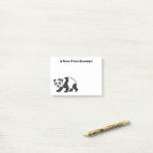 Cute happy panda beer met cartoon post-it® notes (Op bureau)