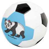 Cute happy panda beer met cartoon voetbal (Drie kwart)