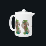 Cute happy pangolin anteater illustratie theepot<br><div class="desc">Deze schattige,  gelukkige pangolin geniet van zijn boom. Ontworpen in de stijl van de leuke cartoon illustratie.</div>