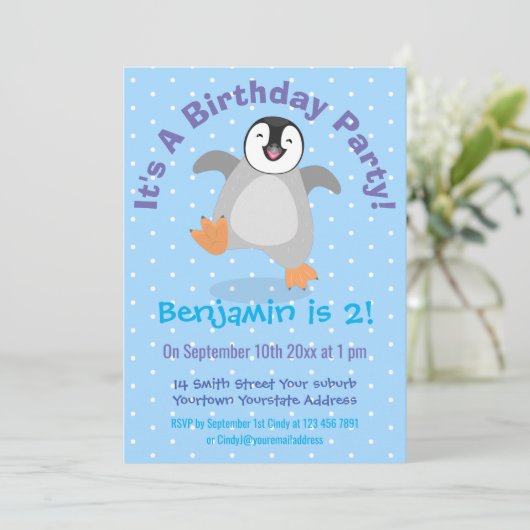 Cute happy pinguin chick cartoon 2 jaar kaart (Staand voorkant)