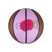 Cute happy raspberry cartoon illustratie basketbal (Verticaal)