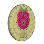 Cute happy raspberry cartoon illustratie dartbord (Voorkant Links)