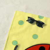 Cute happy red ladybug cartoon afbeelding strandlaken (In situ)