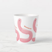 Cute happy roze regenworm cartoon latte mok (Voorkant)