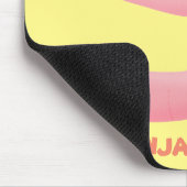 Cute happy roze regenworm cartoon muismat (Hoek)