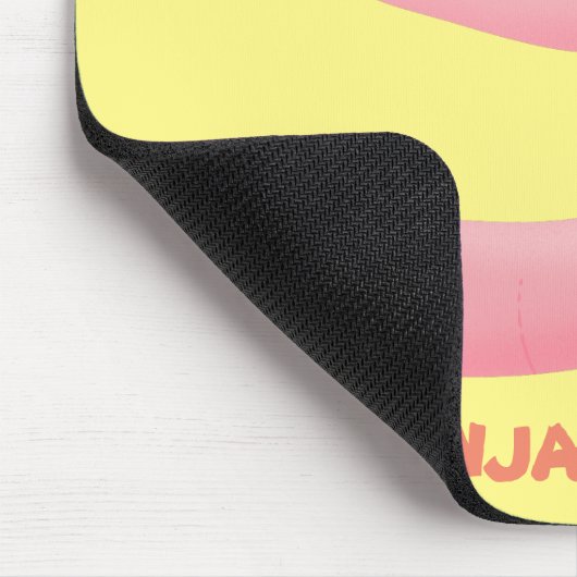 Cute happy roze regenworm cartoon muismat (Hoek)