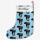 Cute happy skunk cartoon illustratie kleine kerstsok (Achterkant)