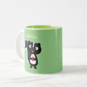 Cute happy skunk cartoon illustratie tweekleurige koffiemok (Voorkant links)