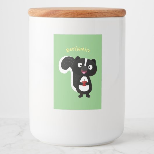 Cute happy skunk cartoon illustratie voedselcontainer etiket (Voorkant)