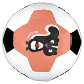 Cute happy skunk cartoon illustratie voetbal (Gedraaid)