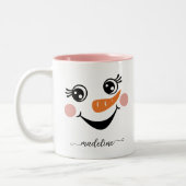 Cute Happy Snowman Face Name Script Calligraphy Tweekleurige Koffiemok (Links)