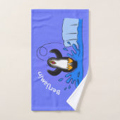 Cute happy springing pinguin cartoon illustratie bad handdoek (Handdoek)