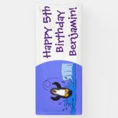 Cute happy springing pinguin cartoon illustratie spandoek (Verticaal)