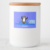 Cute happy springing pinguin cartoon illustratie voedselcontainer etiket (Voorkant)